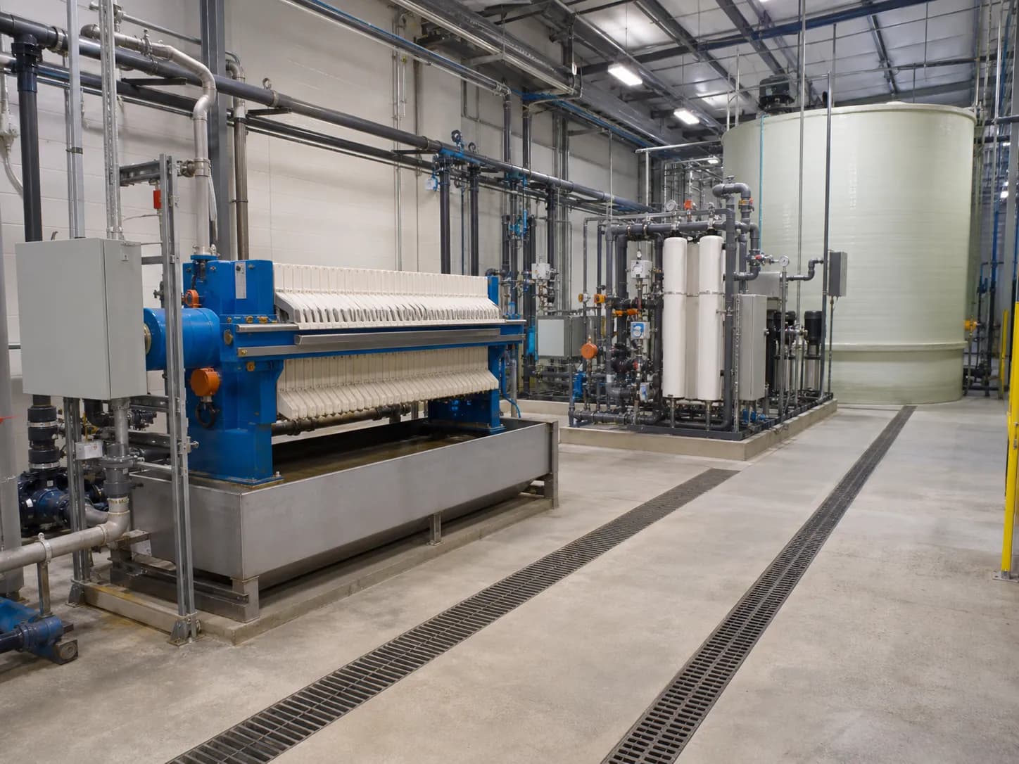 Illustrative sludge dewatering and final polishing equipment for anodizing wastewater