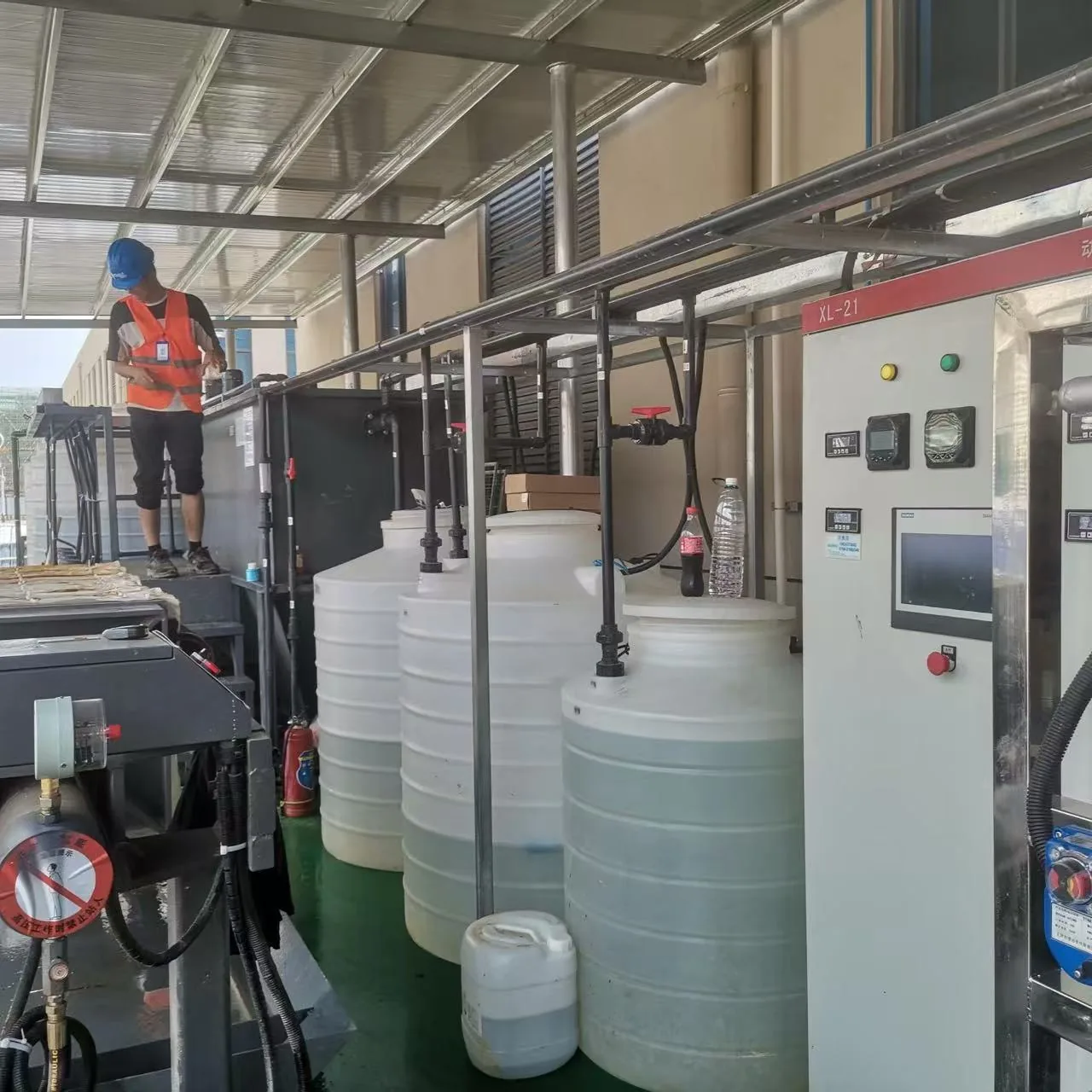 Chemical tanks piping and control cabinet for a lithium battery wastewater treatment installation
