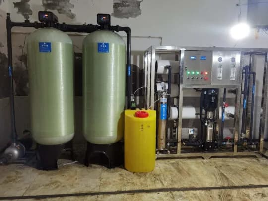 Pretreatment vessels, chemical dosing and a compact reverse-osmosis skid for food-manufacturing process water