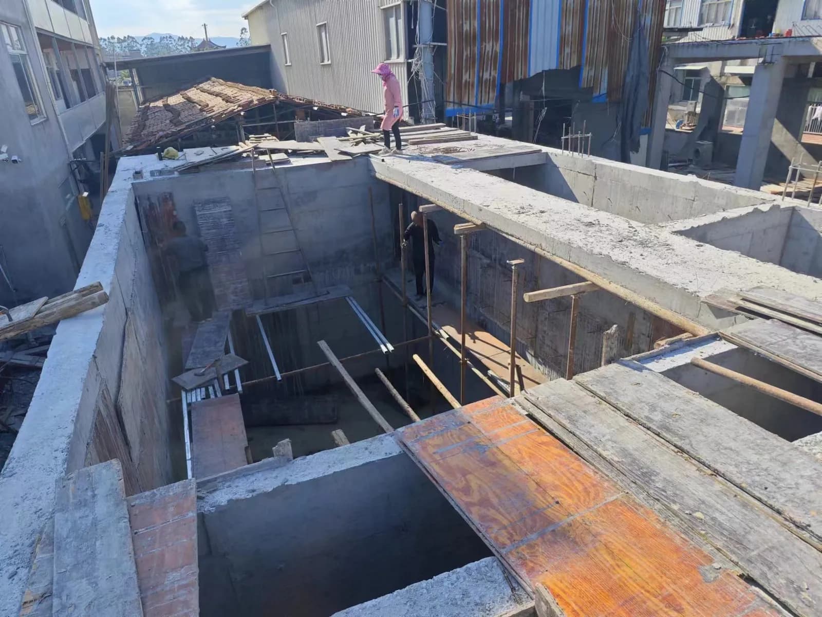 Civil treatment structures under construction for a slaughterhouse wastewater treatment project